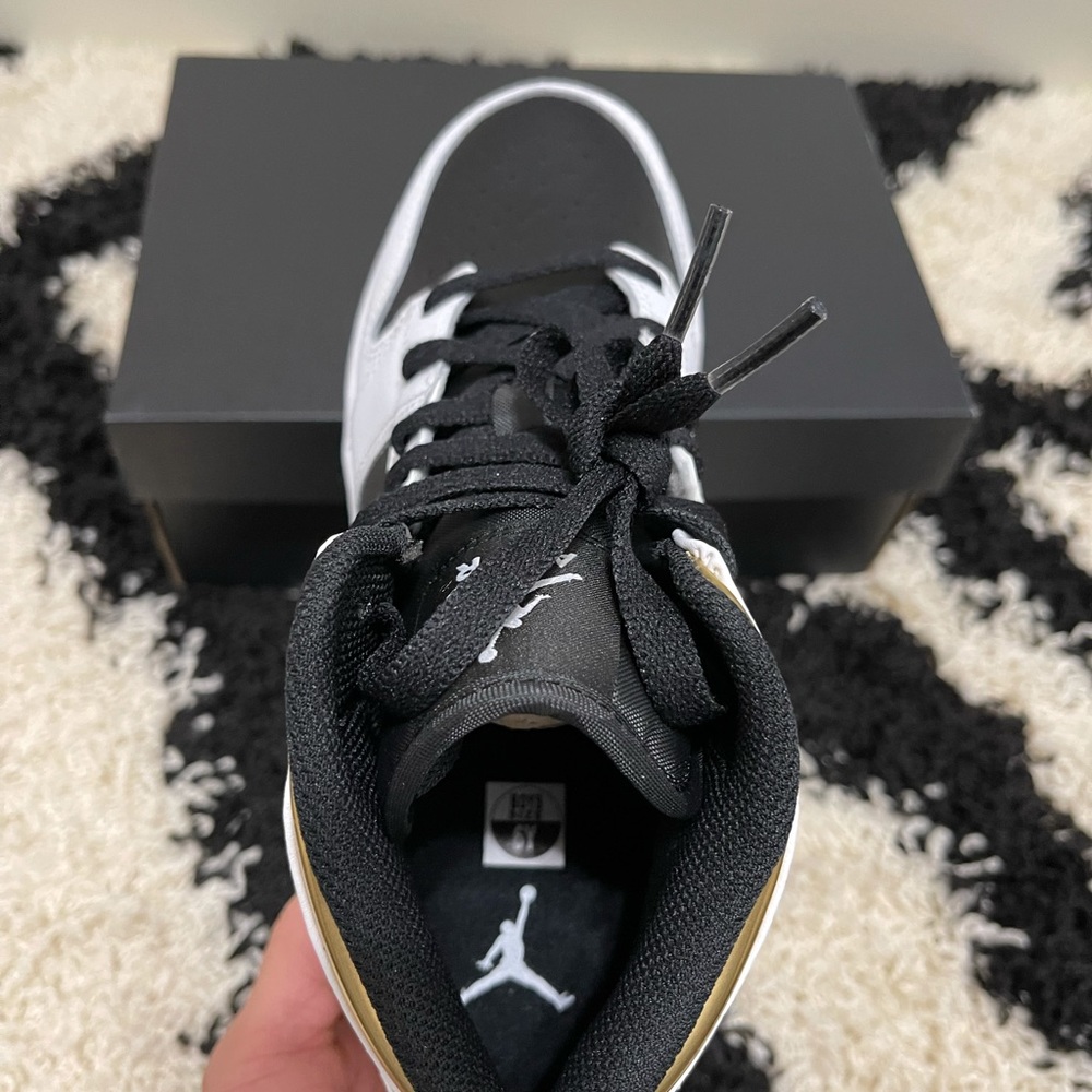 NWT Air Jordan 1 Mid GS In White/multi-color-black - Picture 7 of 11